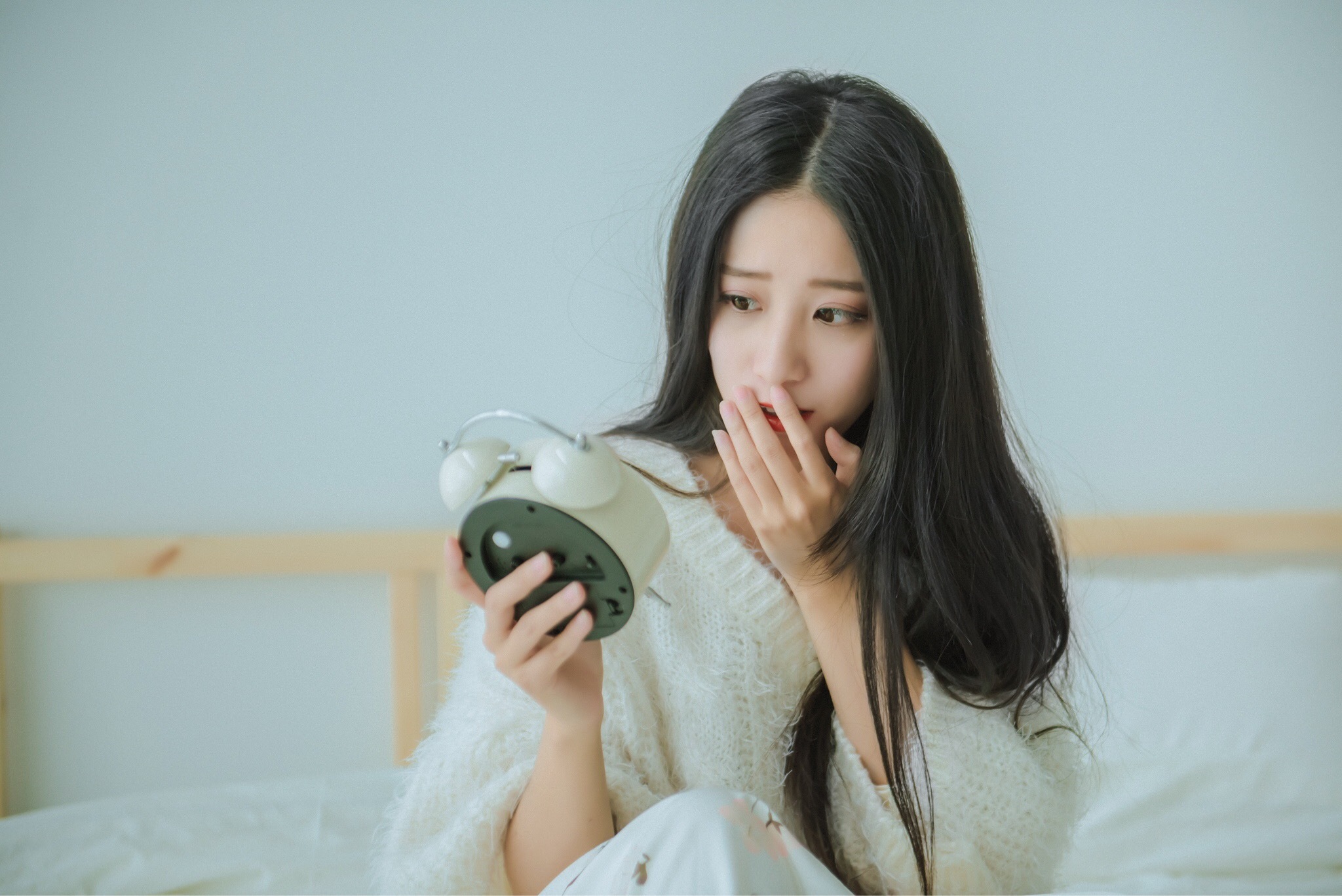 艺术摄影:太美了,长发及腰的少女,好想呵护她!