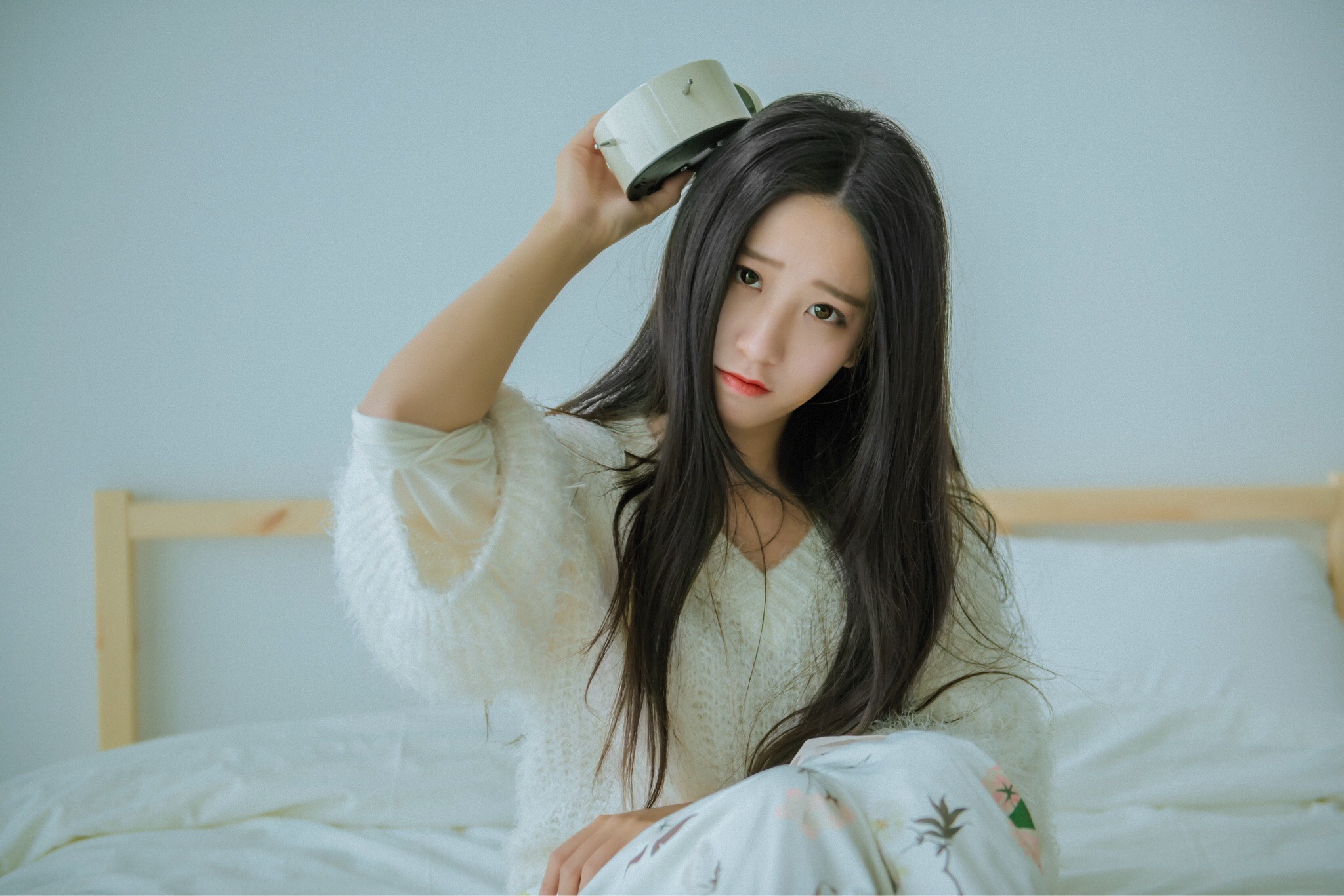 艺术摄影:太美了,长发及腰的少女,好想呵护她!