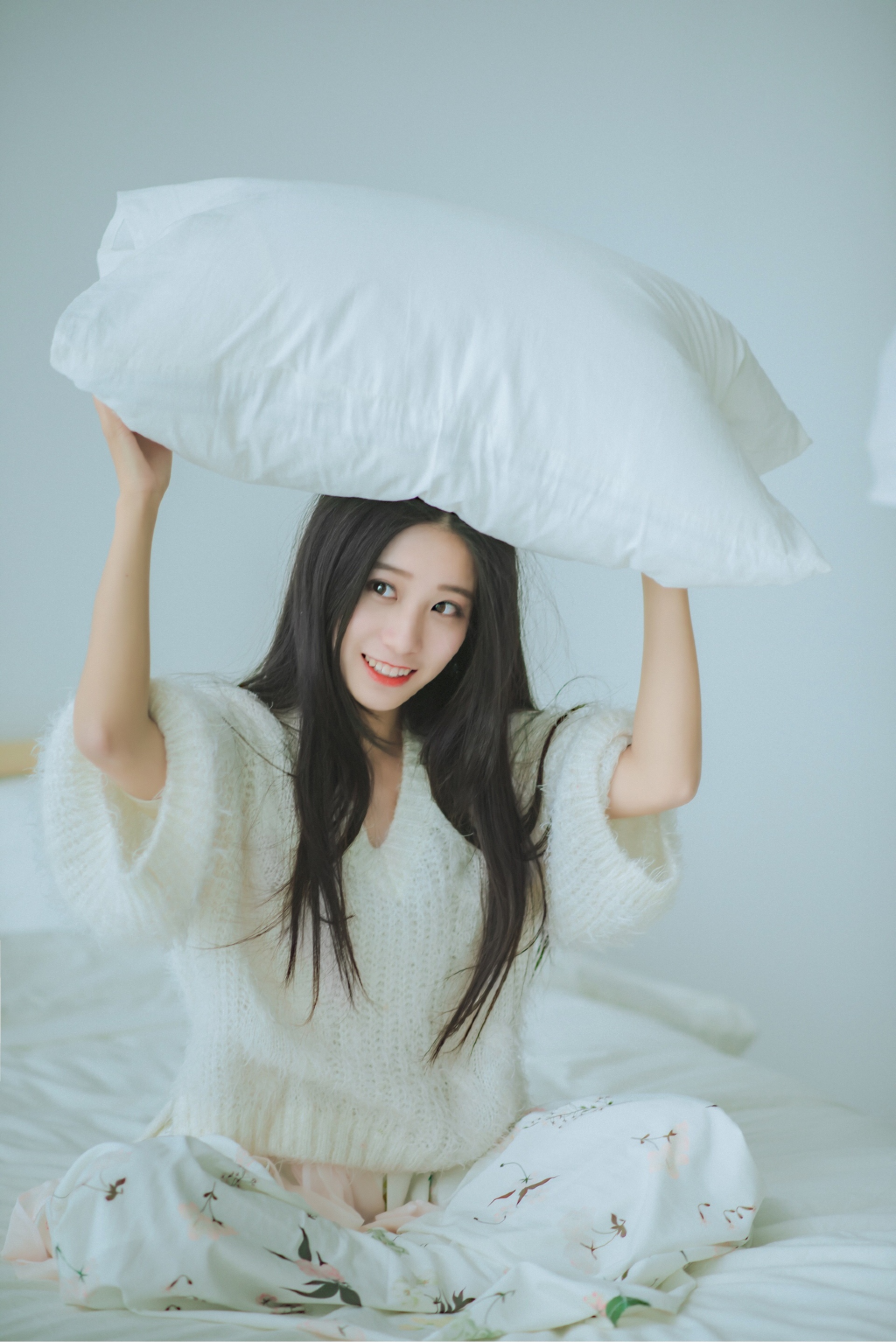 艺术摄影:太美了,长发及腰的少女,好想呵护她!