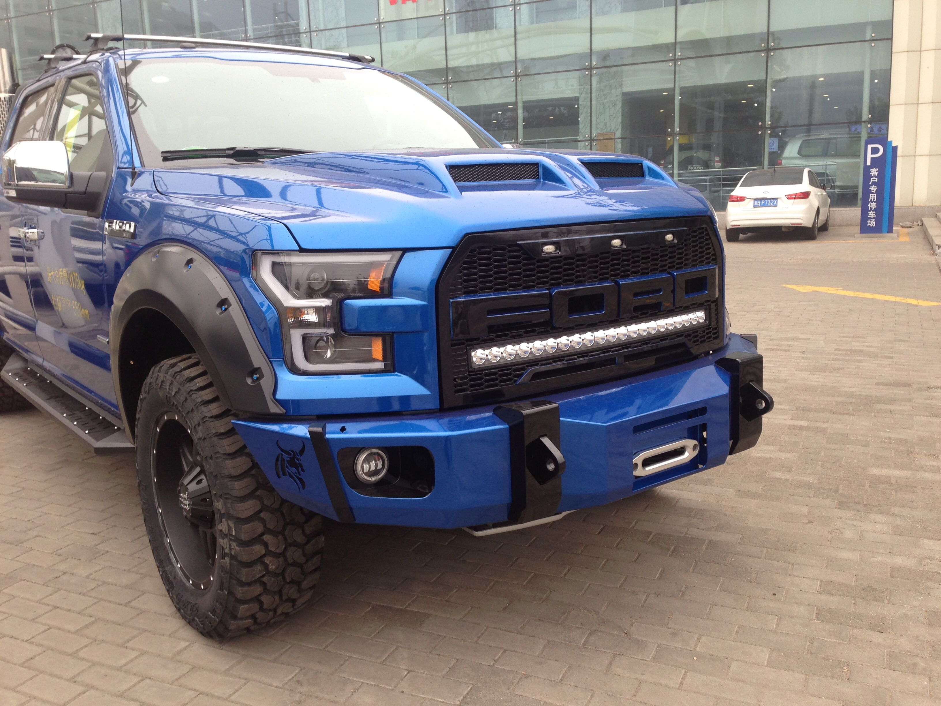 2018款福特f-150猛禽正式上市,价格52.88-57.78万元