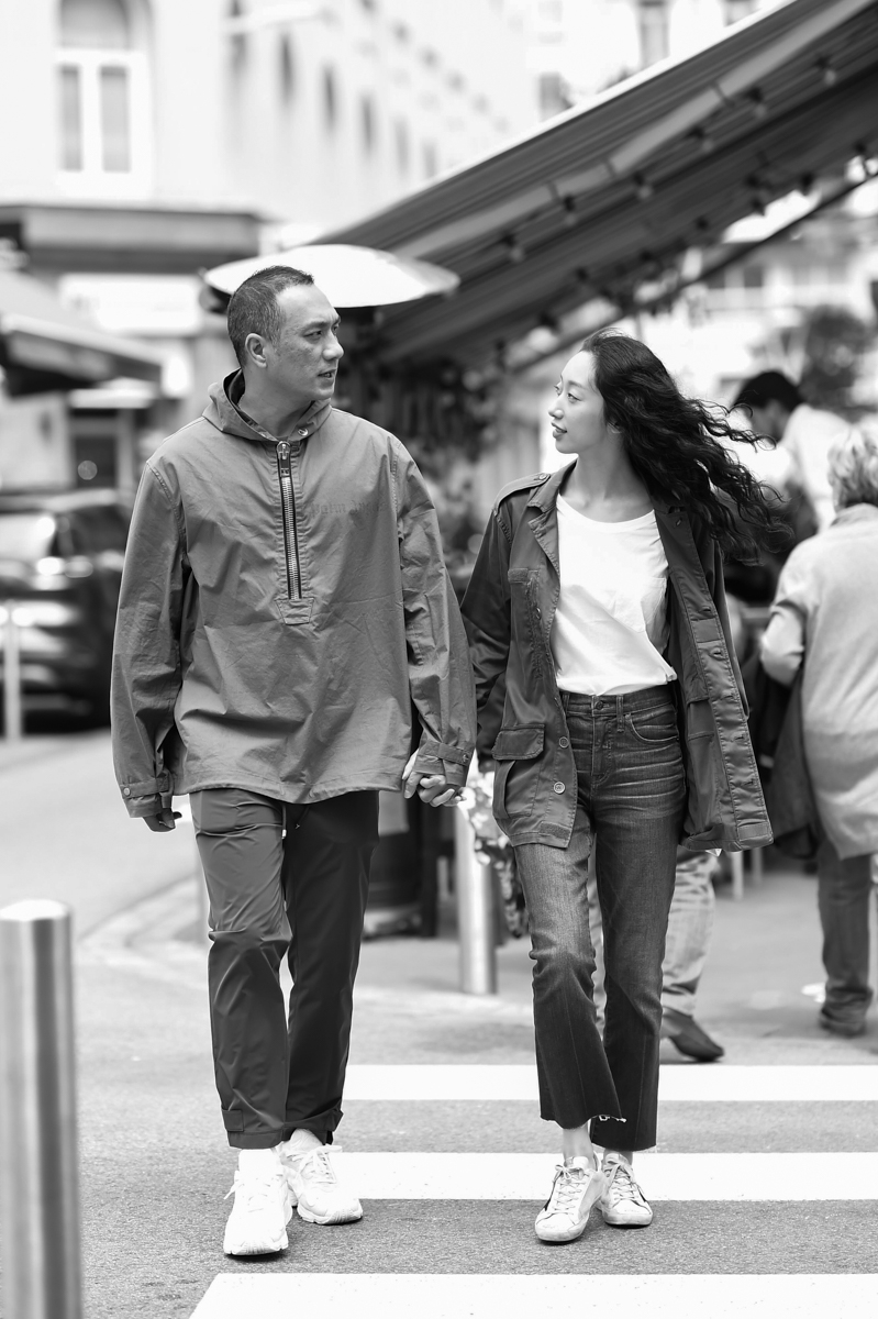 演员黄觉和妻子麦子携手亮相戛纳电影节,两人的戛纳街拍也十分的恩爱