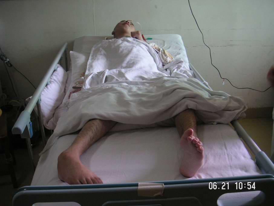 丈夫中风卧床上,妻子带情人到二楼,一段时间后妻子才恍然大悟!