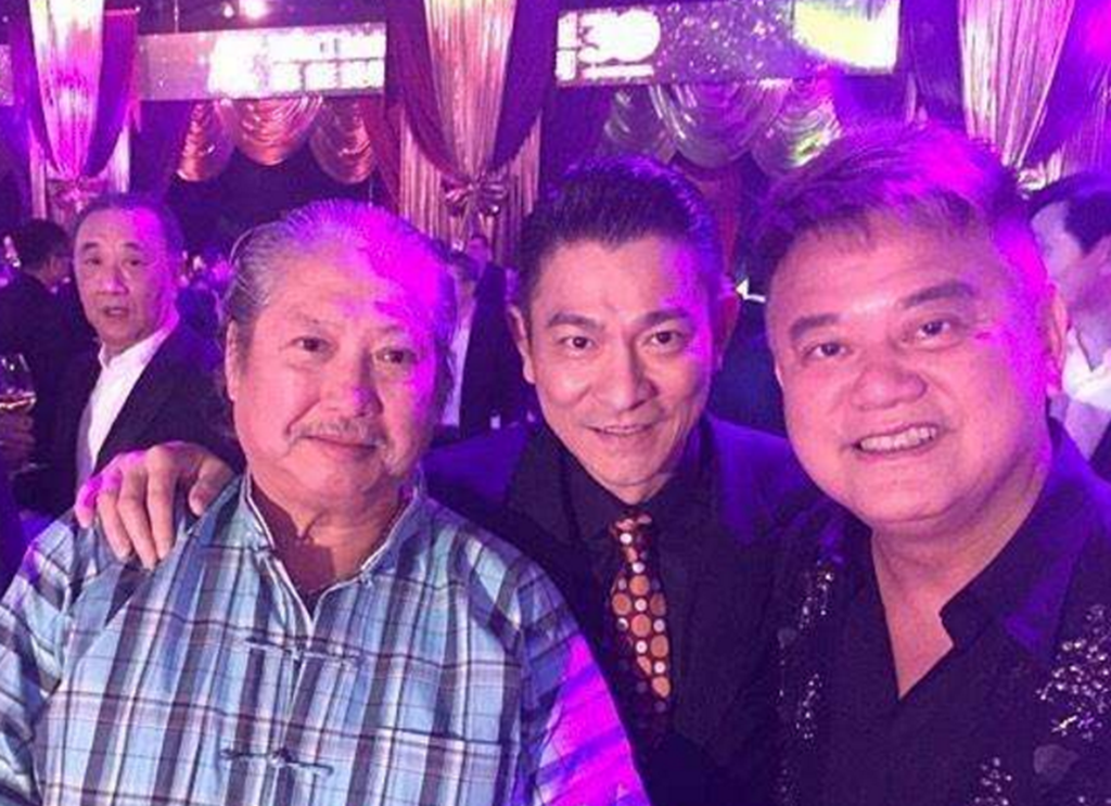 洪金宝和谁合照都是霸气外露,但是遇到他,一秒变逗比!