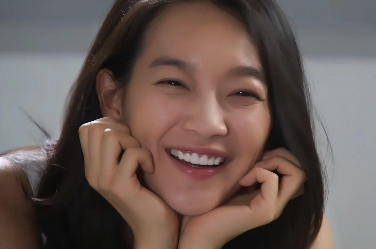 申敏儿笑起来好甜好舒服,样子属于耐看型的,希望能够一直发光!