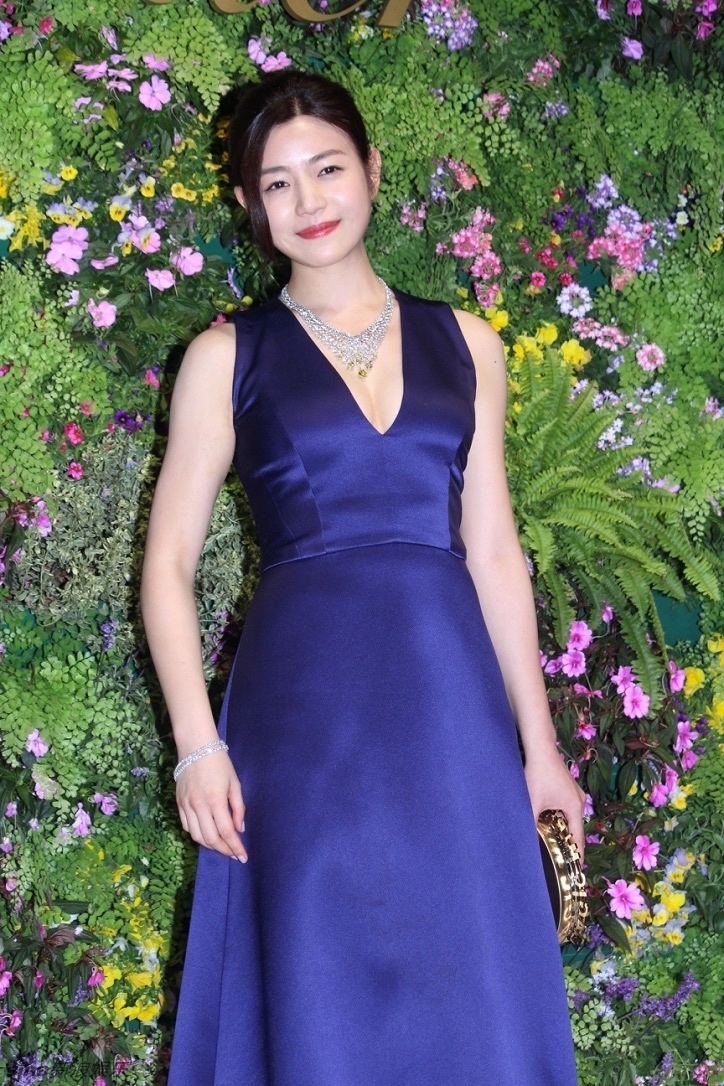 陈妍希这不胖不瘦的身材最让人喜欢了,网友:丰腴的身材才是最美