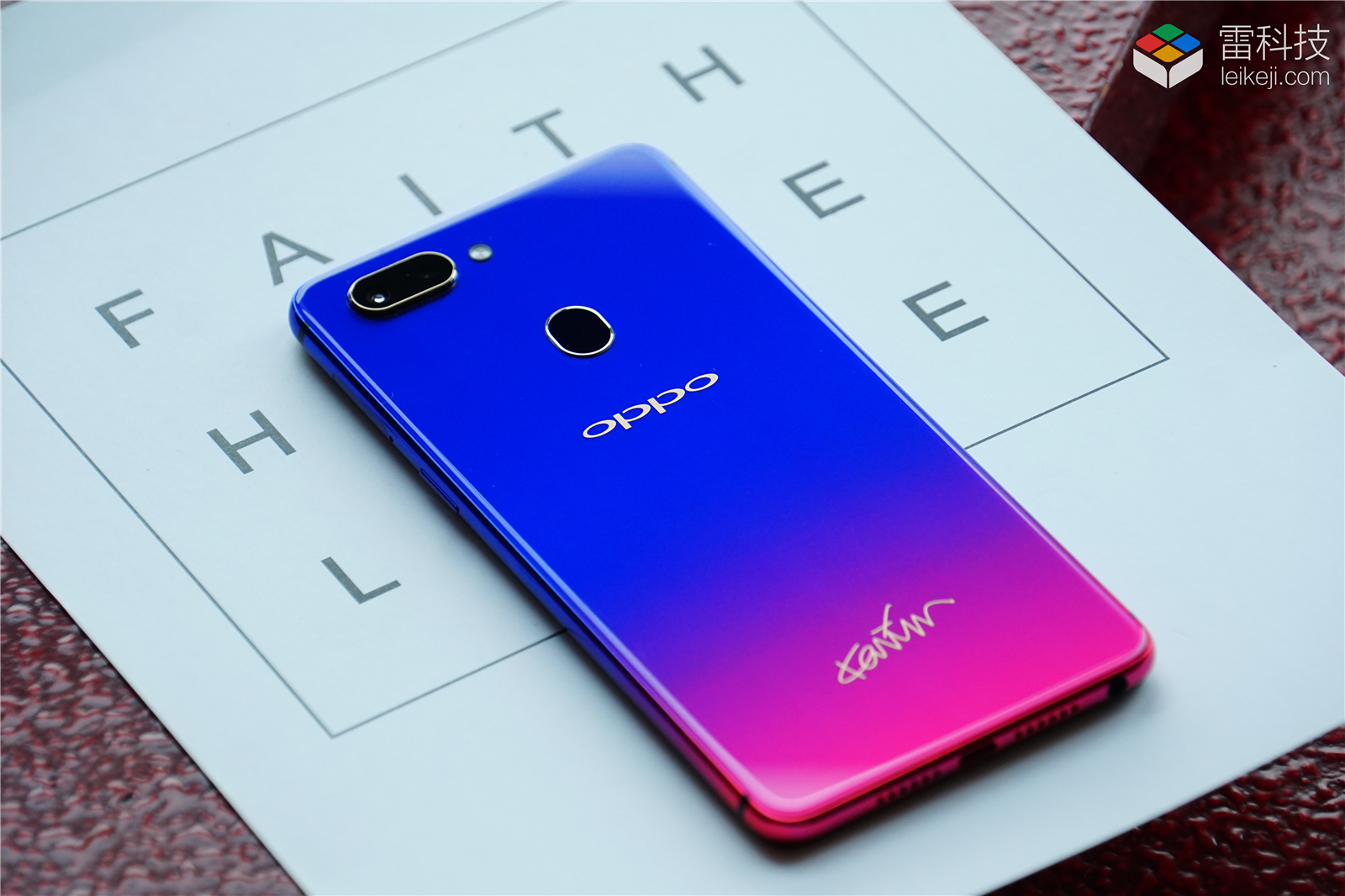 oppo r15星云特别版图赏:最美的红蓝渐变,邂逅最美的你