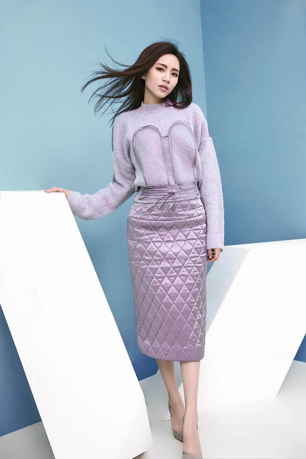 2004年推出首支单曲《贝壳风铃》.