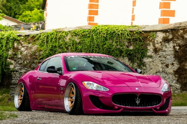 宽体玛莎拉蒂gran turismo,陆地粉色大鲨鱼