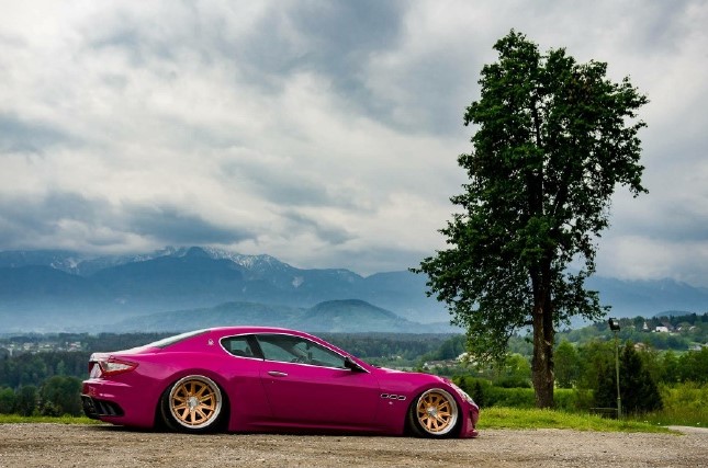 宽体玛莎拉蒂gran turismo,陆地粉色大鲨鱼