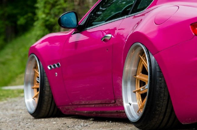 宽体玛莎拉蒂gran turismo,陆地粉色大鲨鱼