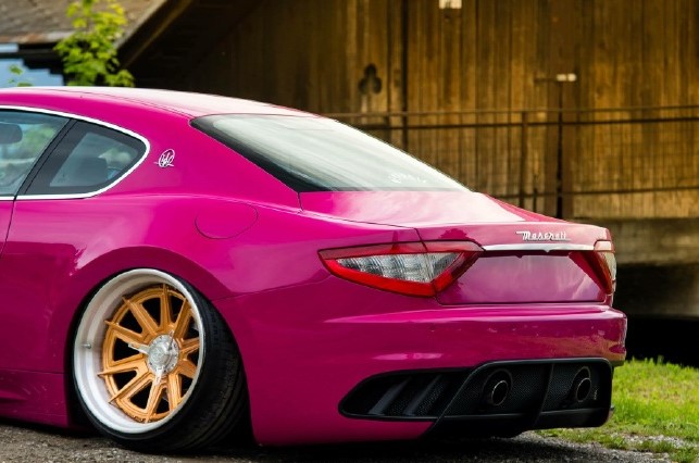 宽体玛莎拉蒂gran turismo,陆地粉色大鲨鱼