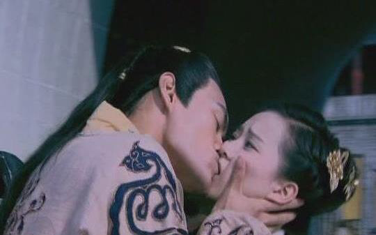 刘诗诗拍吻戏哭了很久,郑爽拍吻戏哭了三个小时,网友:初吻没了