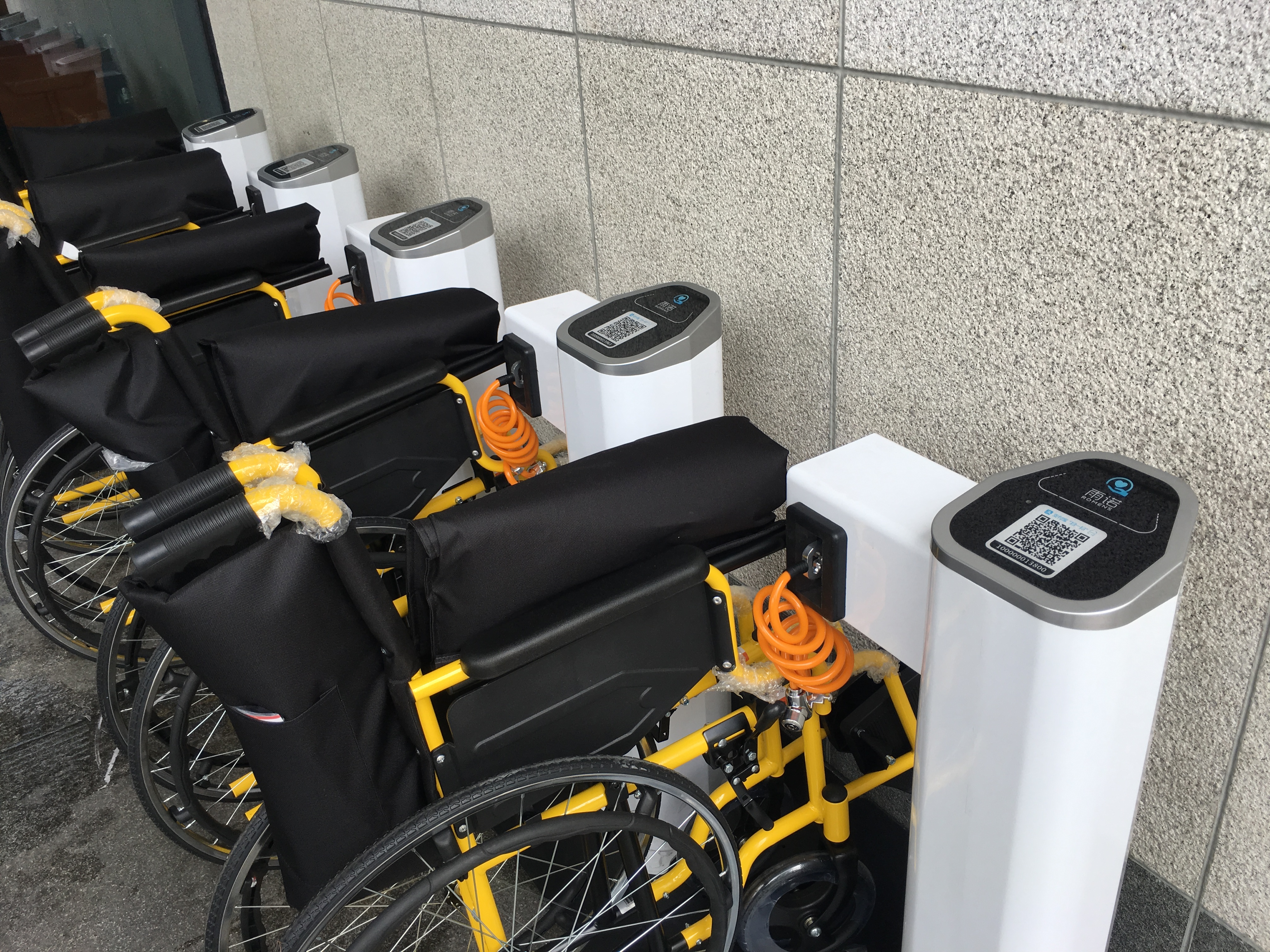 共享轮椅入驻浙江省新华医院 前三小时免费可信用免押金