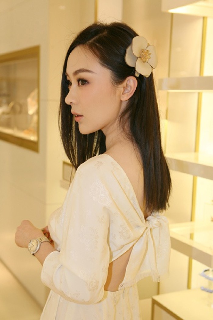 霍思燕,虽然生了孩子,但依旧保持着少女的身材和颜值,好美