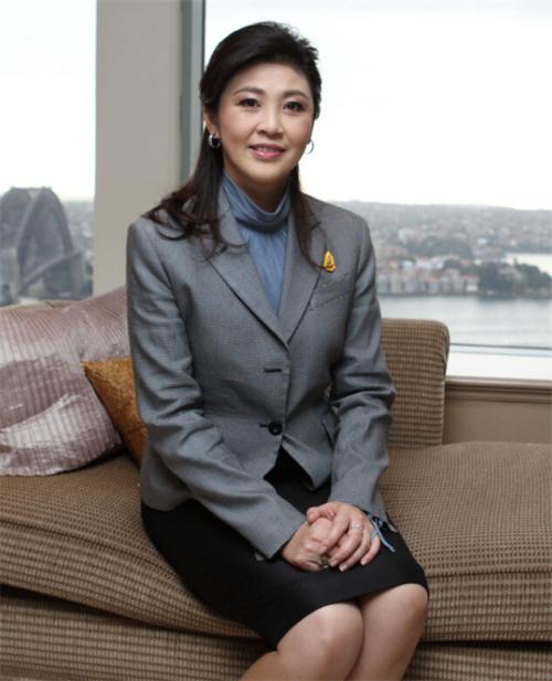 英拉美艳照:穿短裙的她更加美艳动人,图四亮了!