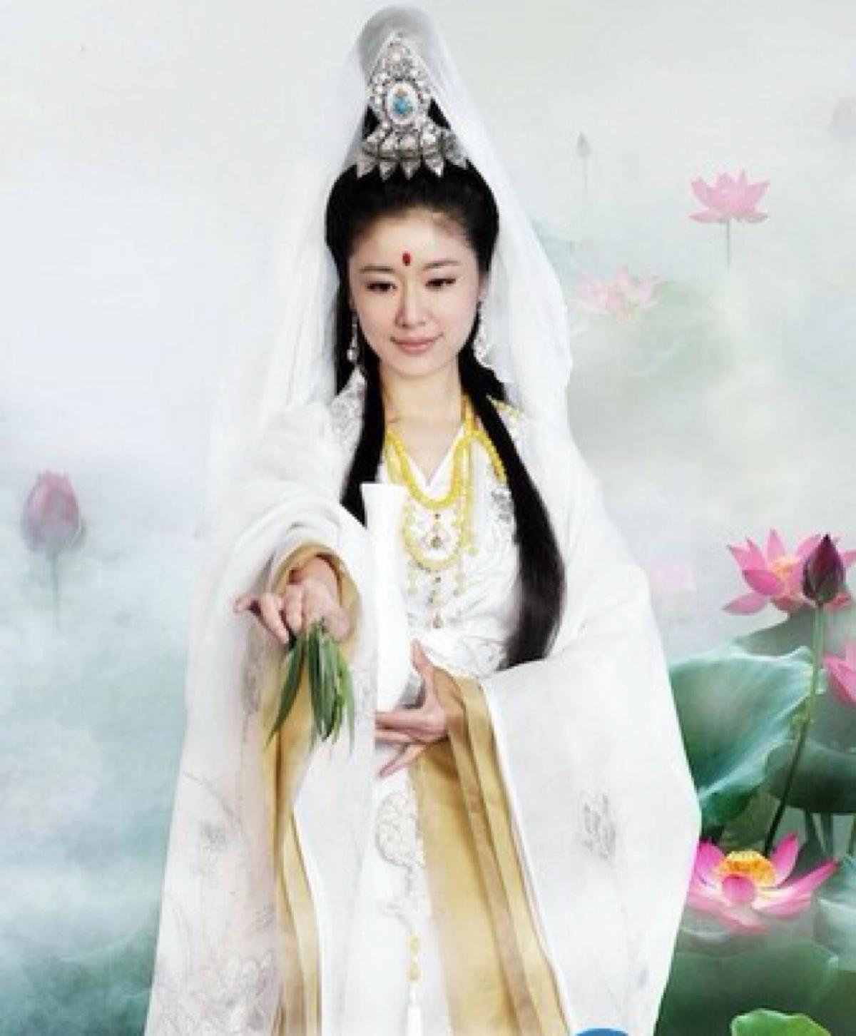 5位"观音",胡静给60分,刘涛给80分,而她给满分都嫌少了!