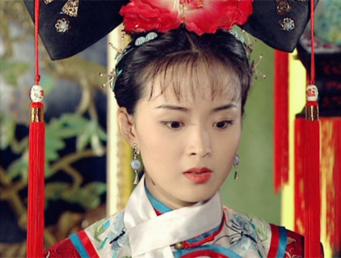 22岁时嫁大自己11岁的老公,对于继子,她表示:两人关系亲如姐弟