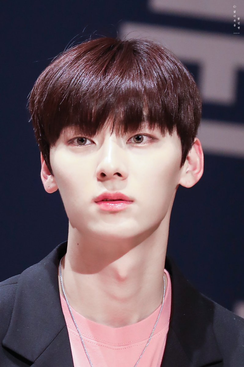 灵动的外貌而引关注的wanna·one黄旼炫