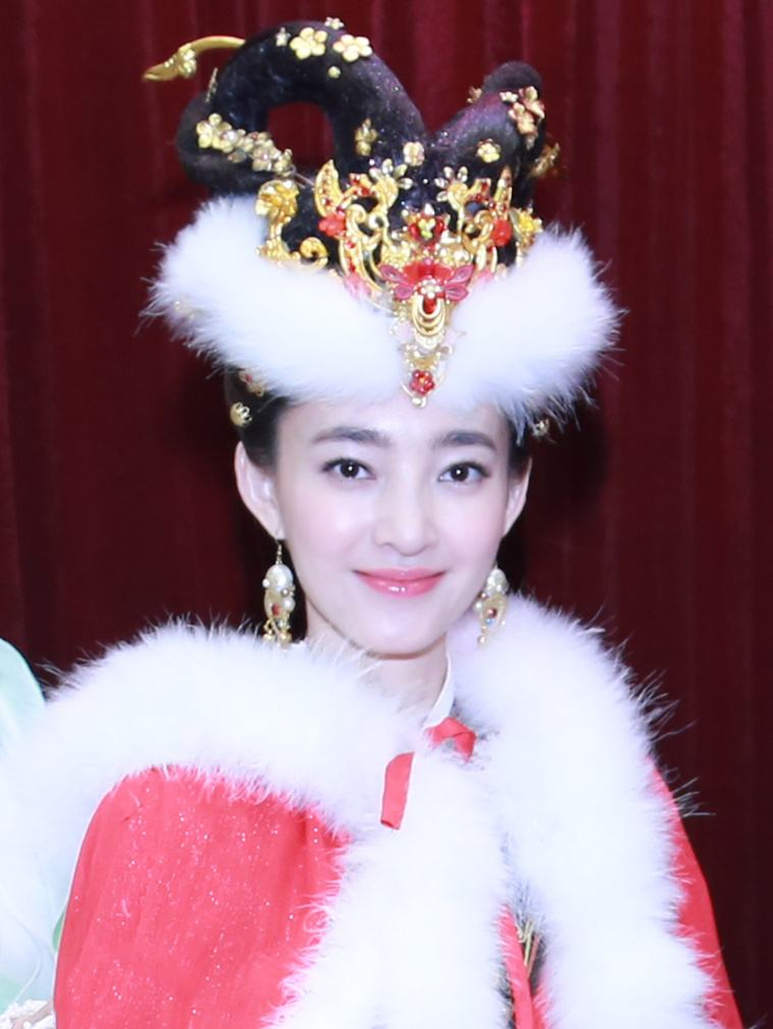 4位"王昭君",杨幂我忍了,王丽坤我再忍,最后1位不是男的吗?