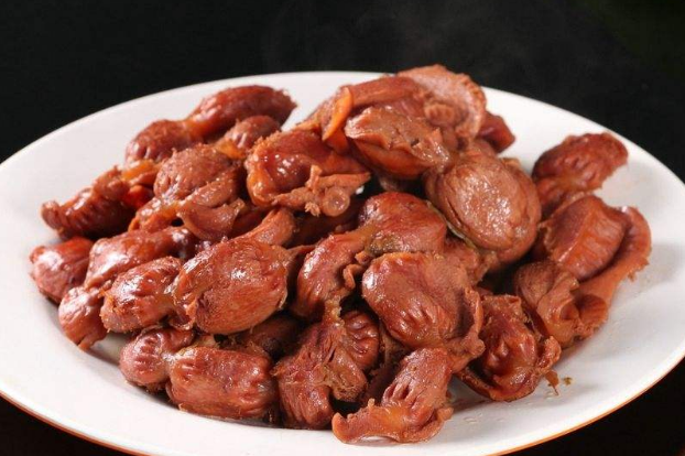 鸡胗是鸡的胃脏,酱鸡胗以其为主原料,出锅非常的美味