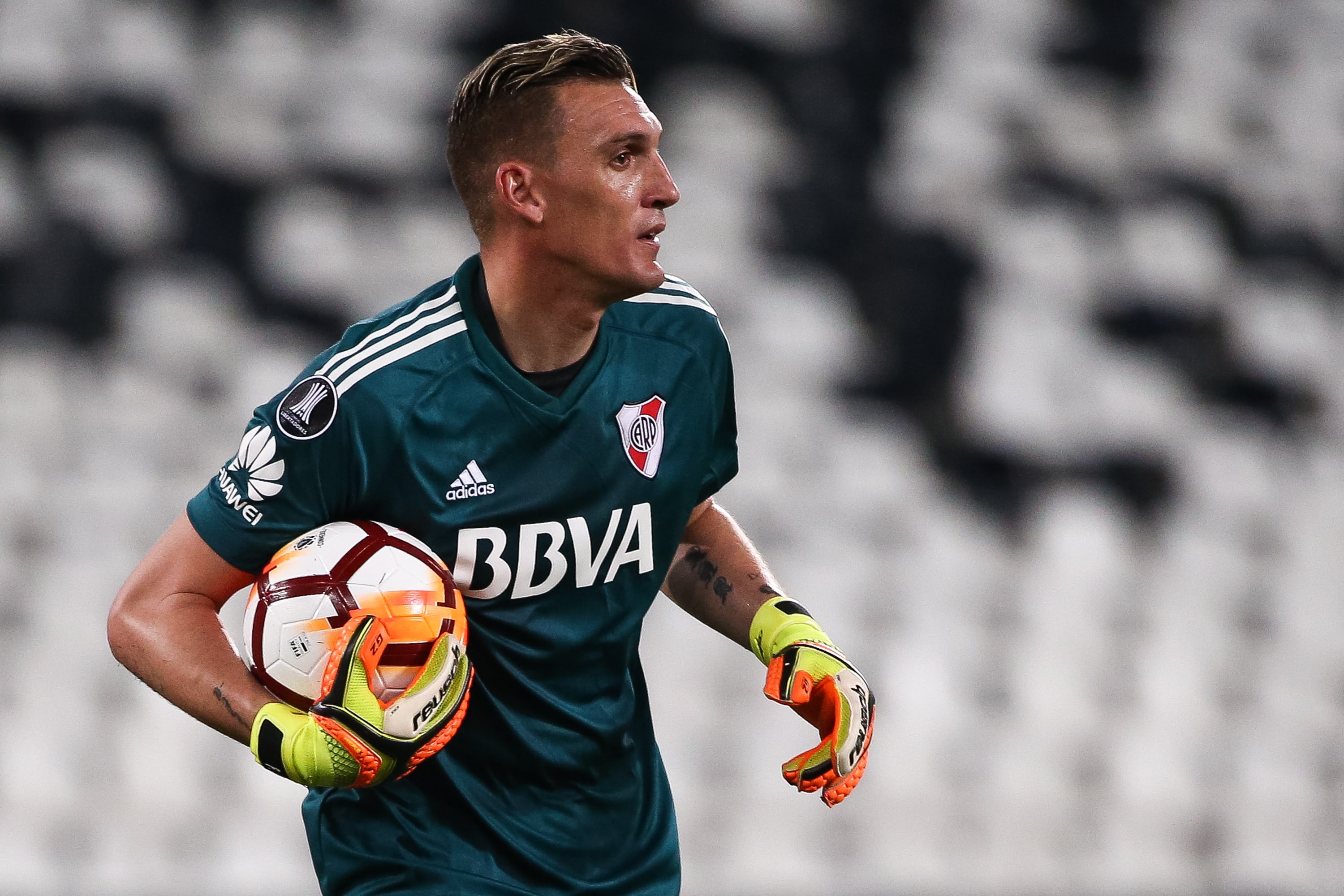 罗梅罗伤退后,终于该轮到阿尔玛尼了吧?他或许比罗梅罗还强