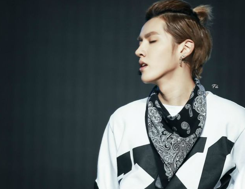 吴亦凡扎丸子头,看起来真的是很惊艳,简直帅到爆炸.