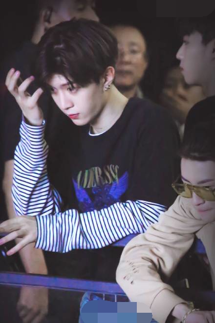 范丞丞哭,杨超越哭,同样都是哭,网友却说:一个偶像一个做作?