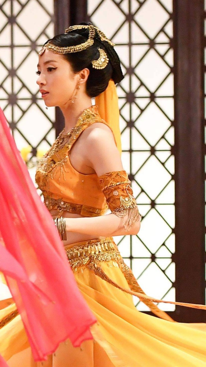 一代容华艳,气质美如兰——胡冰卿