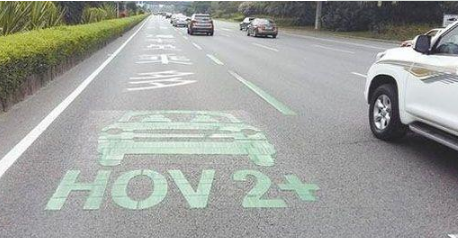 hov车道正式开罚!不认识乱闯,直接罚100元扣3分