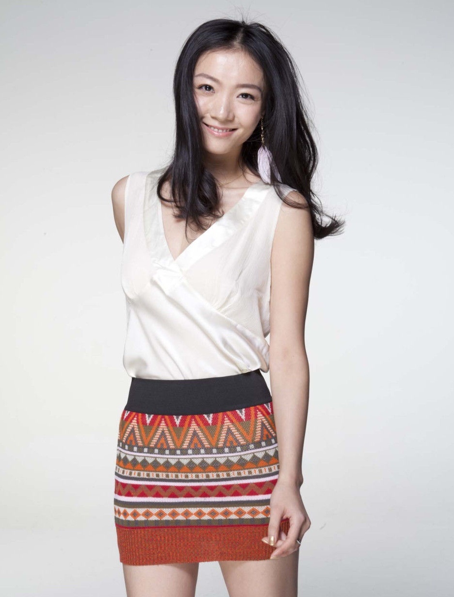 在剧中都是女主主动追求张一山,唯有她让张一山痴迷主动,够般配