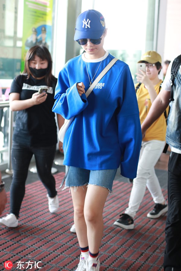 李宇春这次终于像个女孩了,这么细长直的腿让多少女星羡慕嫉妒恨