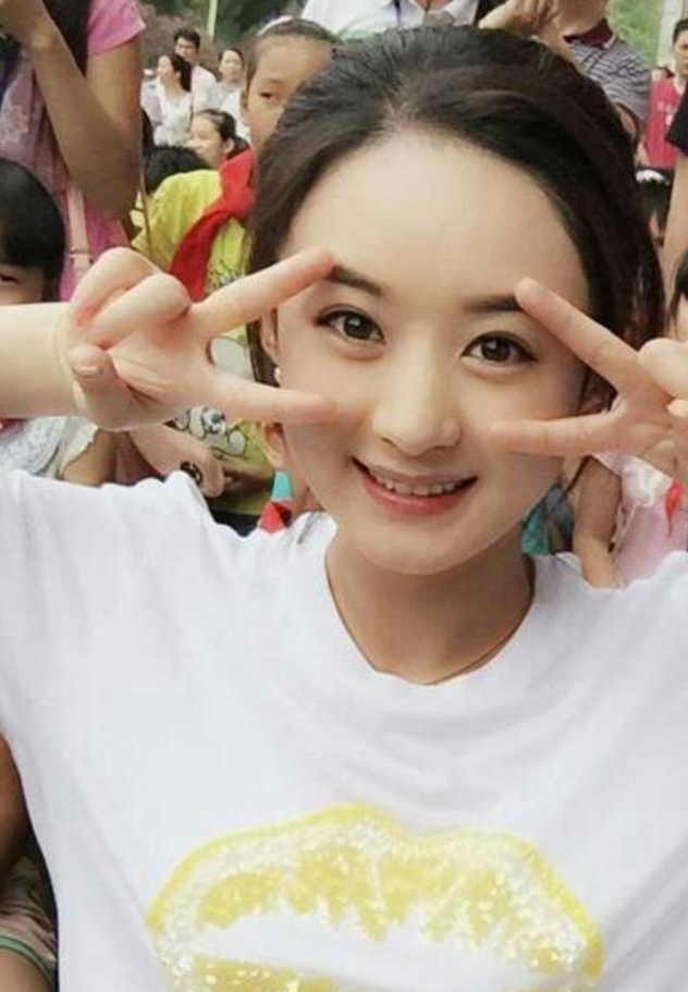 赵丽颖,自拍剪刀手萌出新高度,网友:美的无法直视!