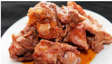 猪骨头这样做,肉香浓郁,味美鲜香,吃起来非常的过瘾