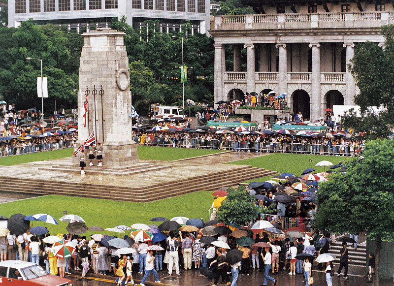 六张照片记录"97香港回归",见证祖国的强大,最后一张让人心酸