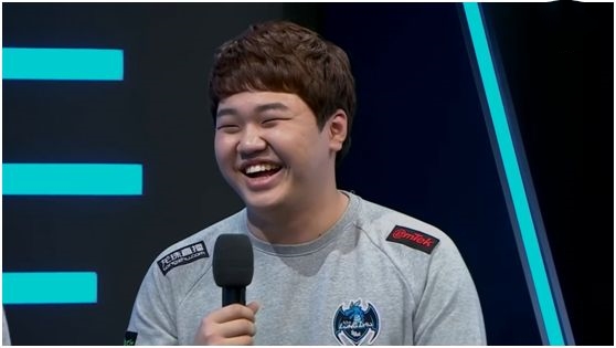 kz战队pray直播时网友称:uzi母亲是韩国人!中国网友一句话亮了