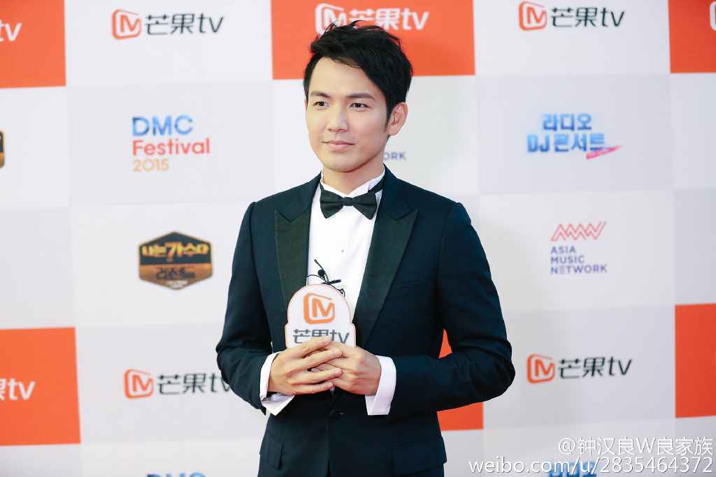 钟汉良真的是穿西装最好看的男艺人了,颜值气质与大长腿并存