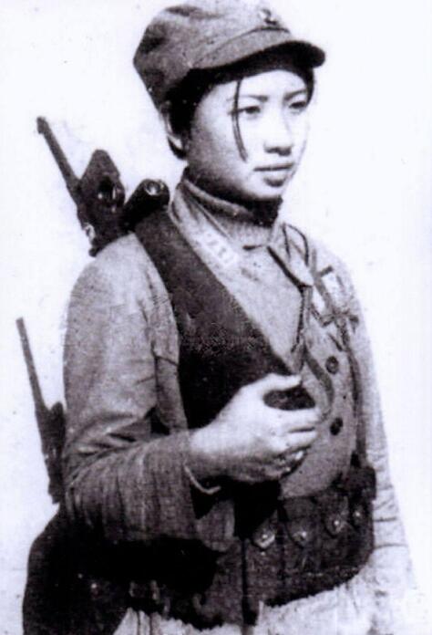 抗战老照片:图1最美女八路,图2真实战场,最后一张人神共愤!