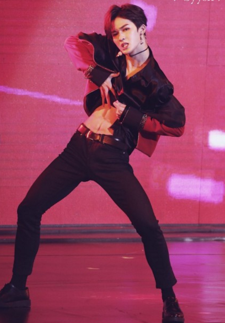 蔡徐坤不露腹肌的原因,竟是因为它?粉丝:坤坤不要面子的啊!