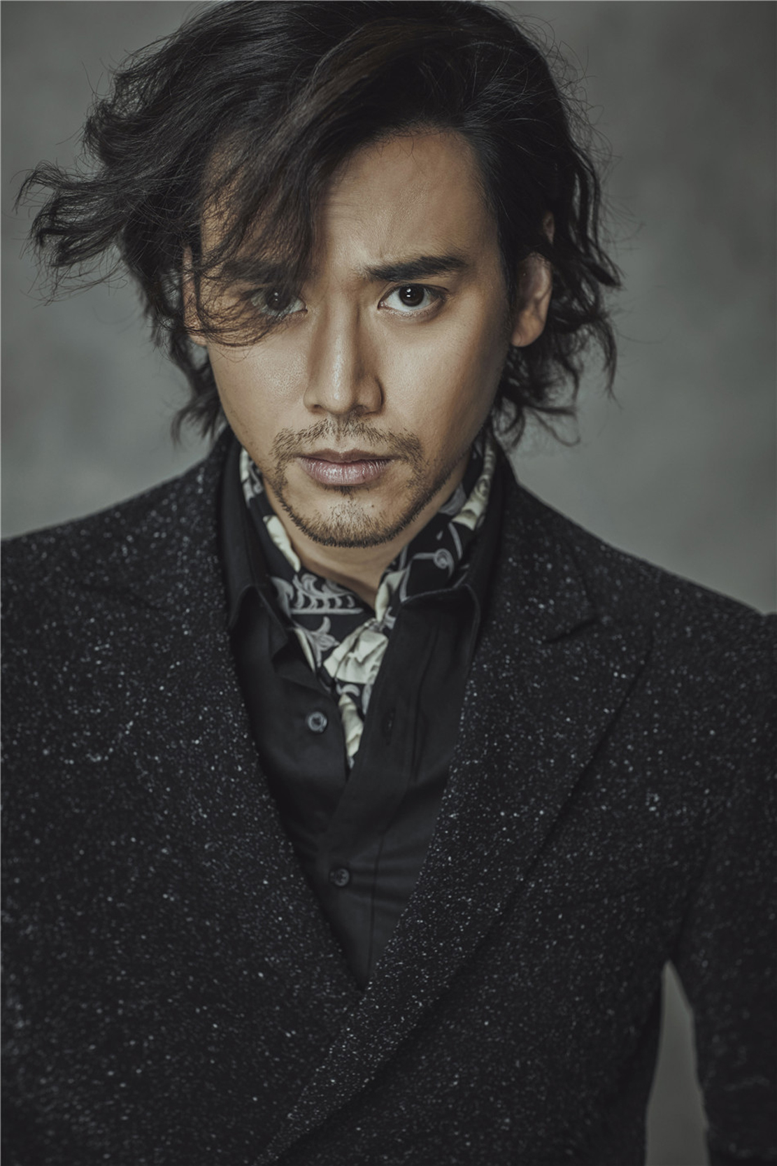 《鬼吹灯之云南虫谷》主要讲摸金三人组胡八一,shirley