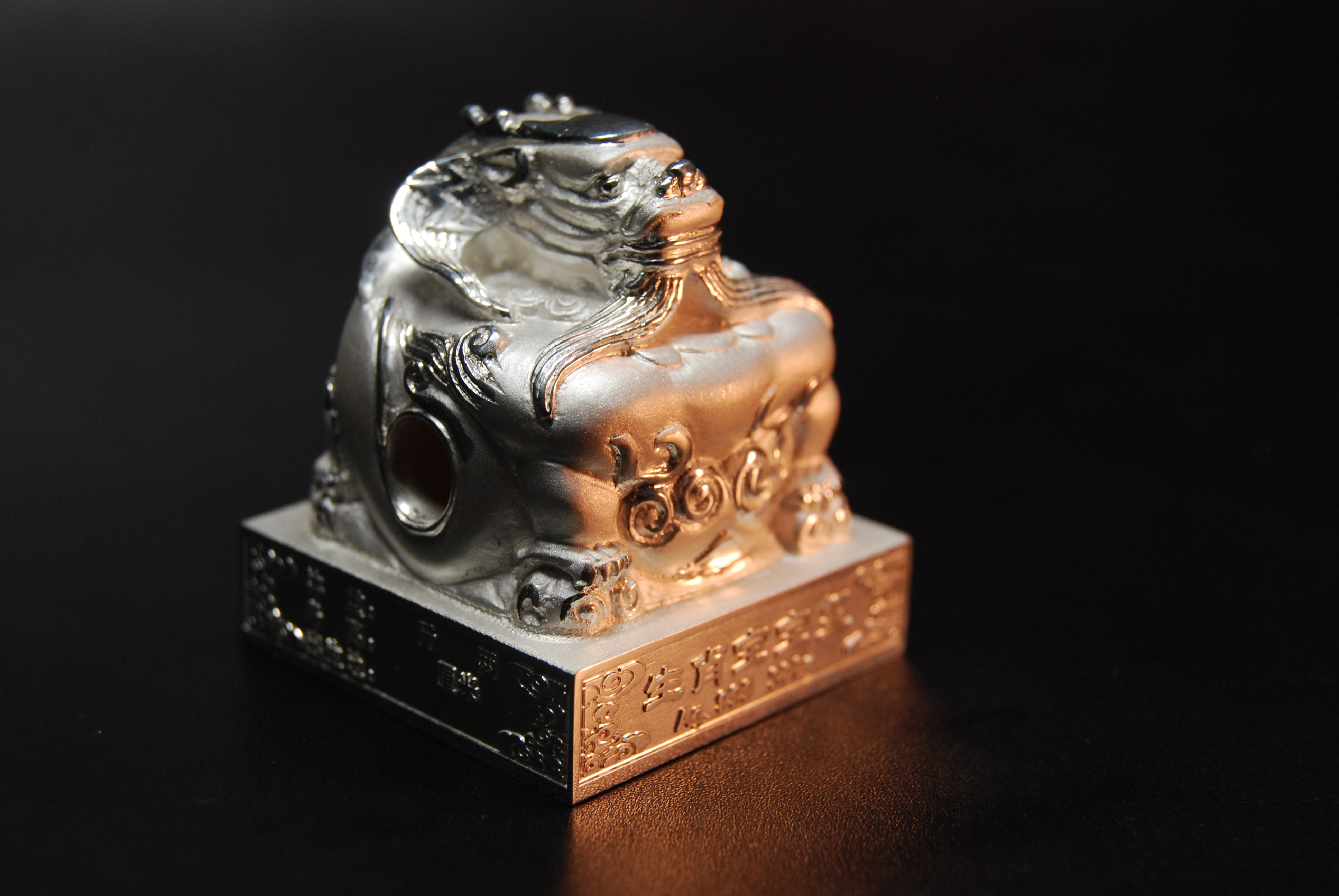 心理测试:测试出你是否会嫁给属鸡男?四个玉玺里面选一个