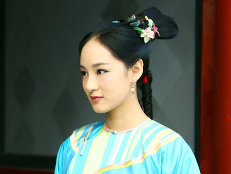 麦家琪饰演的方怡,容貌秀美,重视承诺,敢作敢为.身上透露着一股英气.