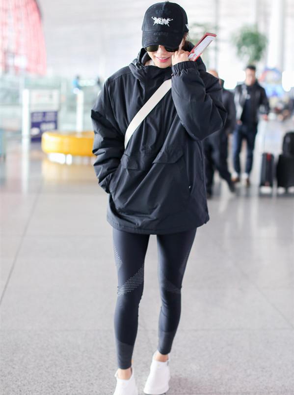 王珞丹穿健身裤就跑去机场,不得不说是个洒脱的姑娘