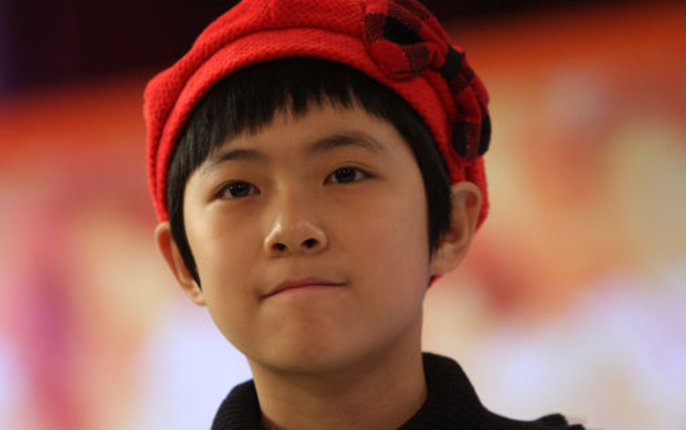 《快乐星球》她女扮男装,骗了我们8年,如今19岁美到不敢认!