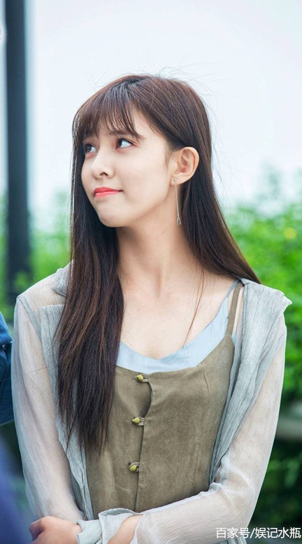 她是95后新晋潜力小花,这颜值这身材美的太过分