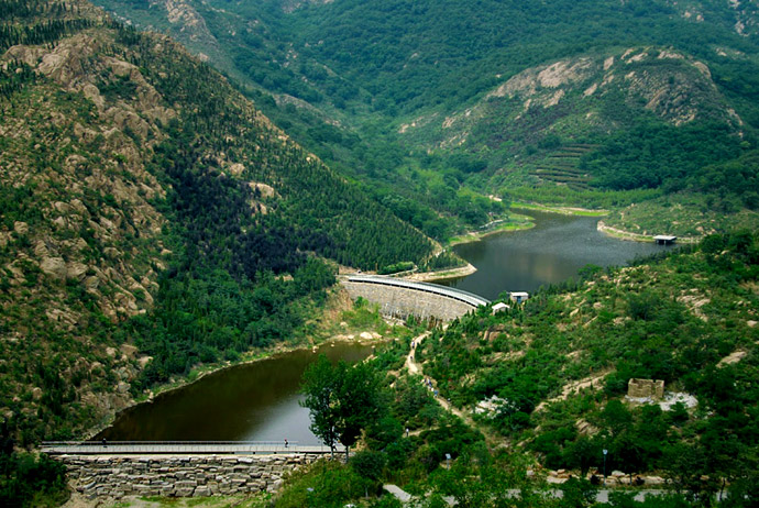 山东省泗水县,古称卞县,因朱熹的胜日寻芳泗水滨诗句而闻名