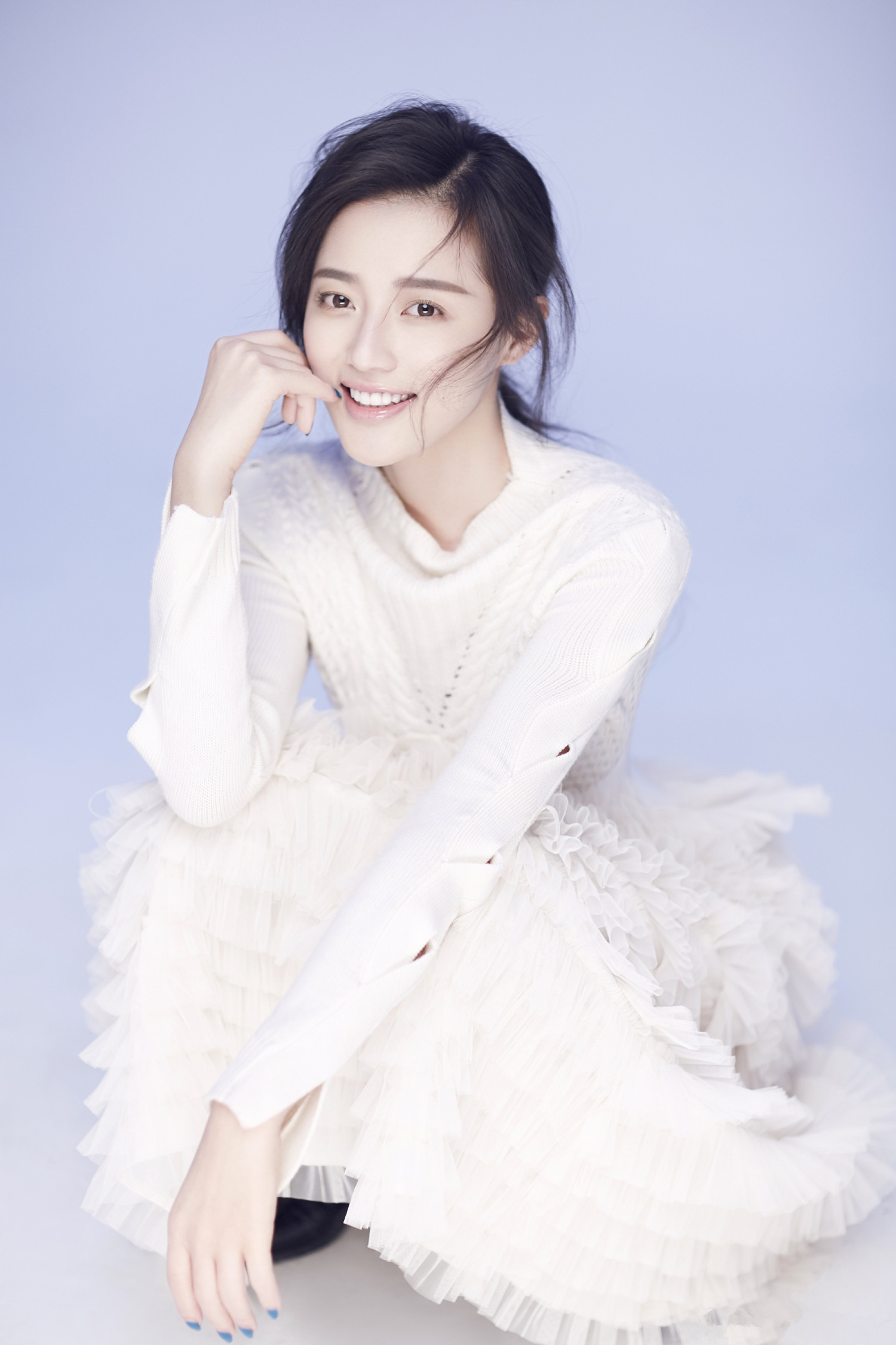 出演玄门大师的女一号王秀竹,生活时尚打扮尽显女神气质