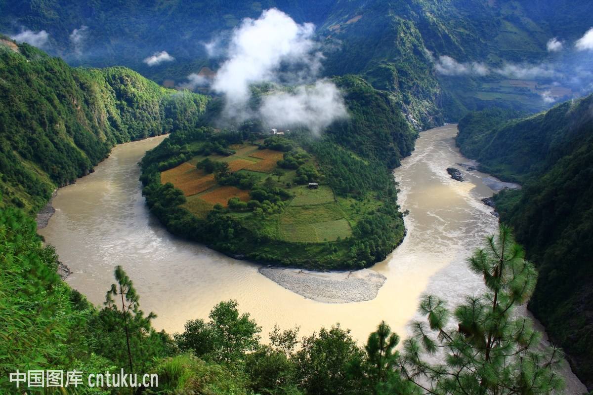 怒江,全长2013千米,也叫萨尔温江,是中国西南地区的大河流之一,又称