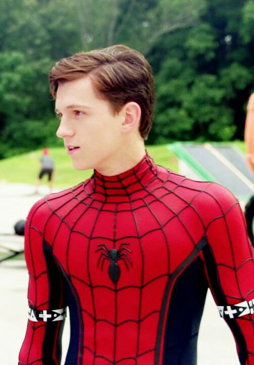 蜘蛛侠荷兰弟简直从小帅到大啊!一家都是高颜值!