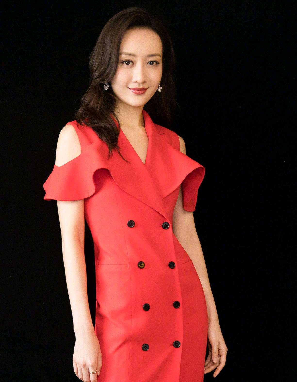 很多人看过李纯都会觉得她实在是跟王鸥太像了,最巧