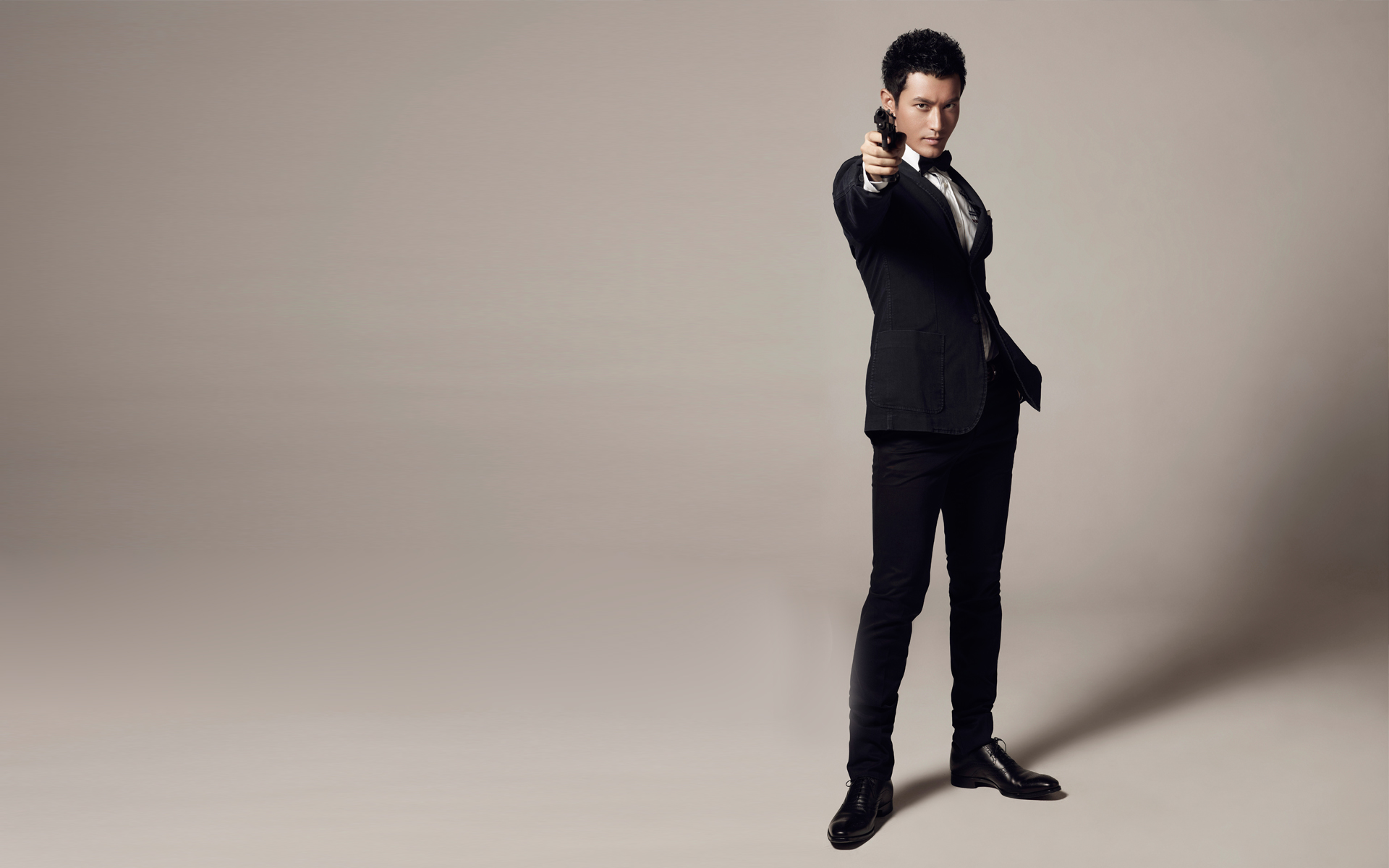 baby奔跑吧玩游戏被撞,黄晓明心疼爱妻,指责节目组把健康当儿戏